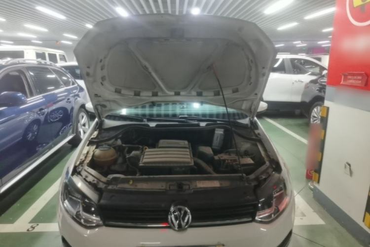 Used Volkswagen Polo 2014 1.6L Automatic Comfort Edition Engine Bay