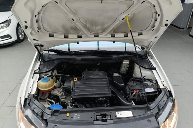 Used Volkswagen Polo 2014 1.6L Automatic Comfort Edition Engine Bay