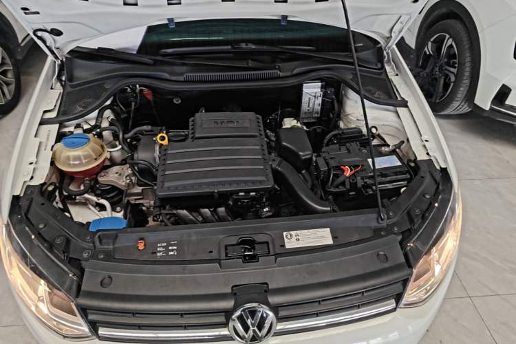 Used Volkswagen Polo 2014 1.6L Automatic Comfort Edition Engine Bay