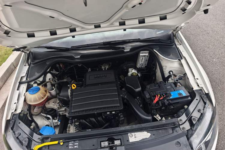 Used Volkswagen Polo 2014 1.4L Manual Fashion Edition Engine Bay