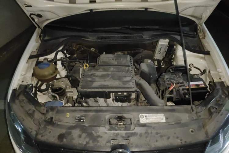 Used Volkswagen Polo 2014 1.6L Automatic Comfort Edition Engine Bay