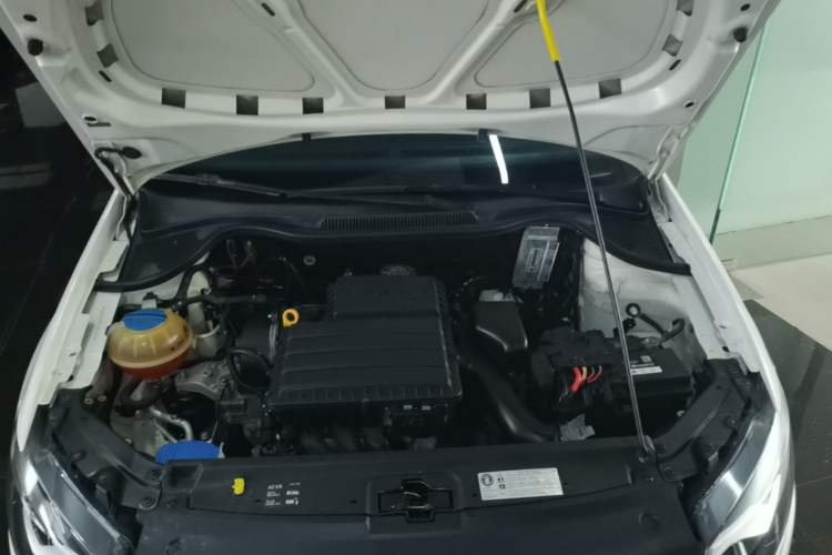 Used Volkswagen Polo 2014 1.4L Manual Fashion Edition Engine Bay