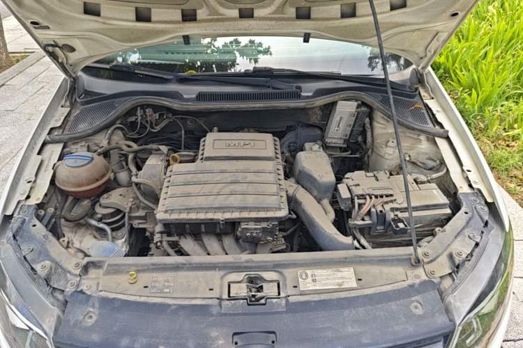 Used Volkswagen Polo 2014 1.4L Manual Fashion Edition Engine Bay
