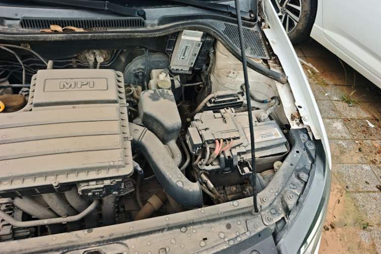 Used Volkswagen Polo 2014 1.4L Automatic Comfort Edition Engine Bay Left