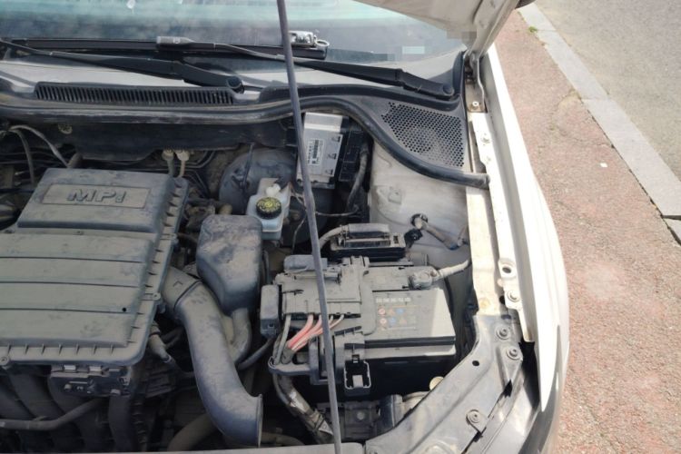Used Volkswagen Polo 2014 1.4L Automatic Comfort Edition Engine Bay Left