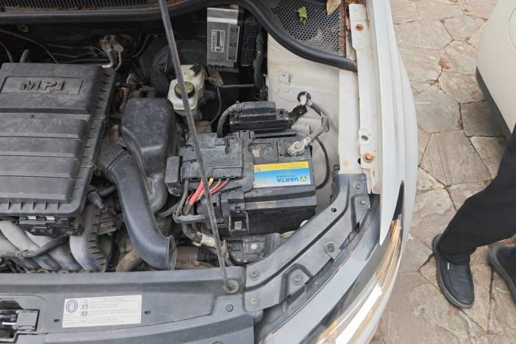 Used Volkswagen Polo 2014 1.6L Automatic Comfort Edition Engine Bay Left