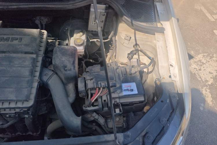 Used Volkswagen Polo 2014 1.4L Manual Comfort Edition Engine Bay Left