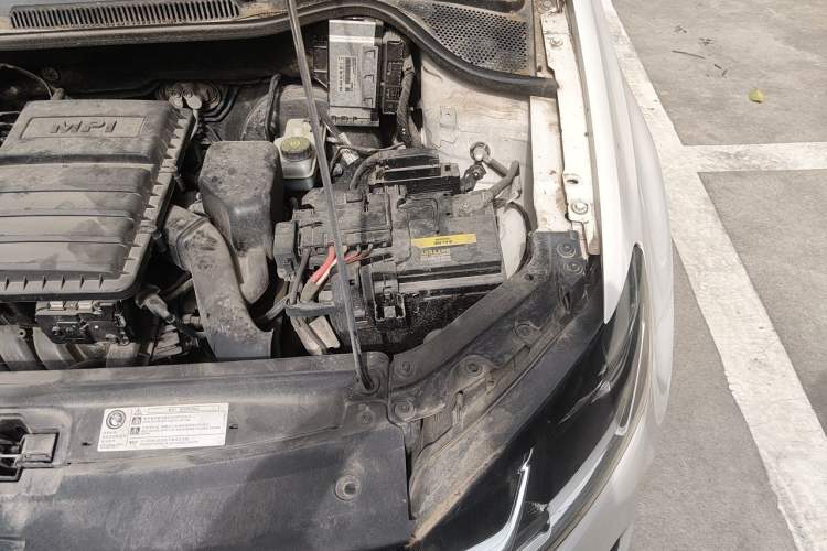 Used Volkswagen Polo 2014 1.6L Automatic Comfort Edition Engine Bay Left