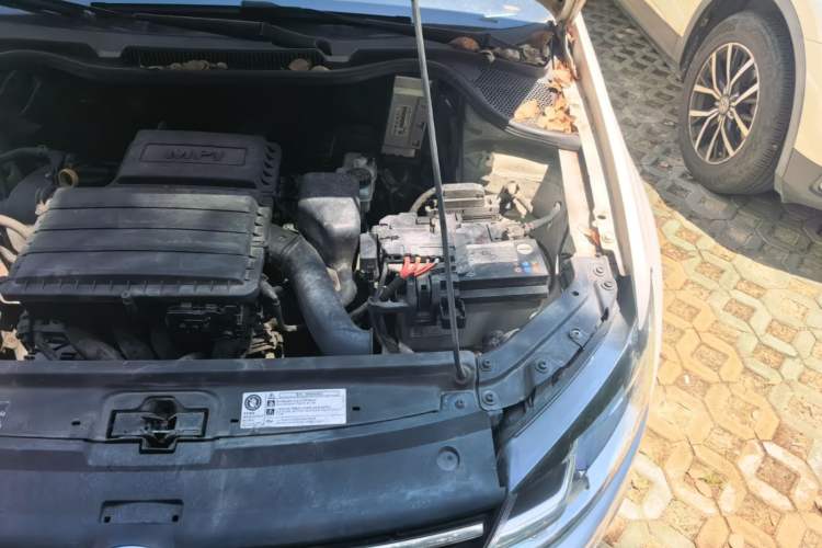 Used Volkswagen Polo 2014 1.6L Automatic Luxury Edition Engine Bay Left