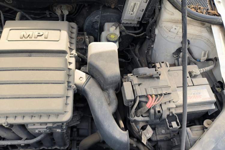 Used Volkswagen Polo 2014 1.4L Manual Comfort Edition Engine Bay Left