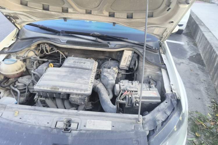Used Volkswagen Polo 2014 1.4L Manual Comfort Edition Engine Bay Left