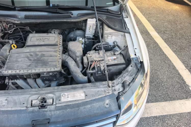 Used Volkswagen Polo 2014 1.6L Automatic Luxury Edition Engine Bay Left