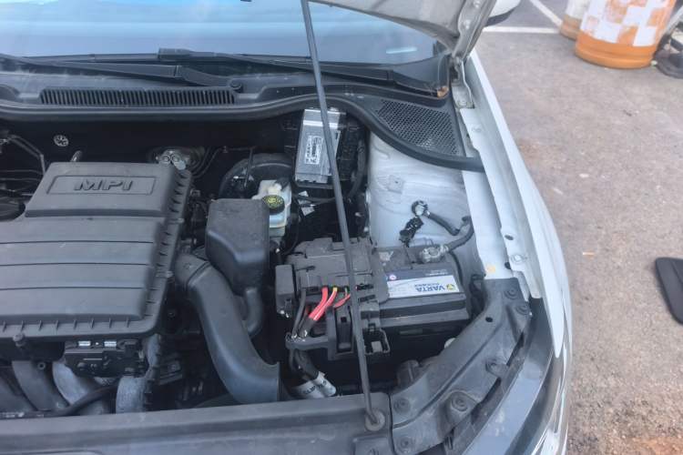 Used Volkswagen Polo 2014 1.6L Manual Comfort Edition Engine Bay Left
