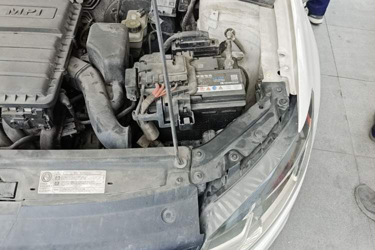 Used Volkswagen Polo 2014 1.4L Automatic Comfort Edition Engine Bay Left