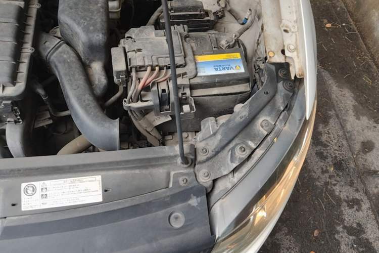 Used Volkswagen Polo 2014 1.6L Automatic Luxury Edition Engine Bay Left