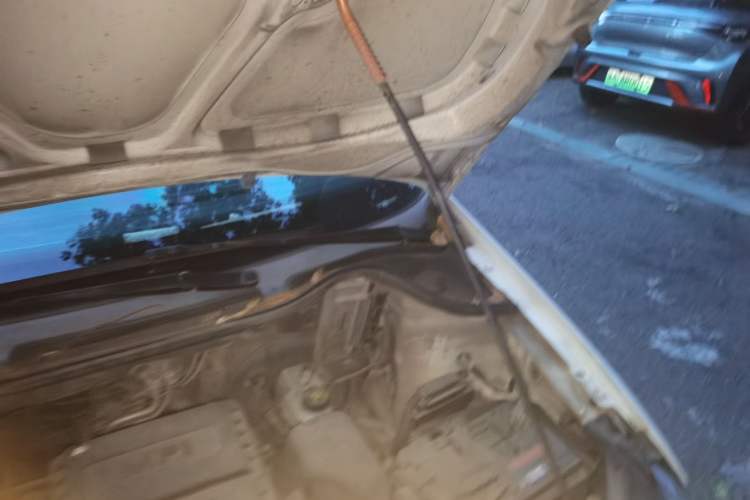 Used Volkswagen Polo 2014 1.6L Automatic Comfort Edition Engine Bay Left