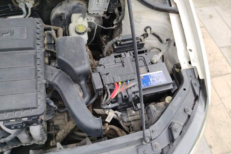 Used Volkswagen Polo 2014 1.4L Automatic Comfort Edition Engine Bay Left