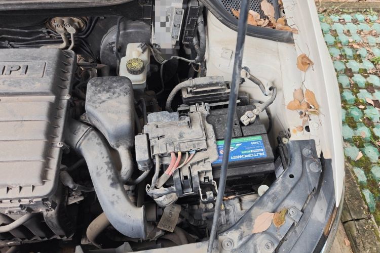 Used Volkswagen Polo 2014 1.4L Automatic Comfort Edition Engine Bay Left