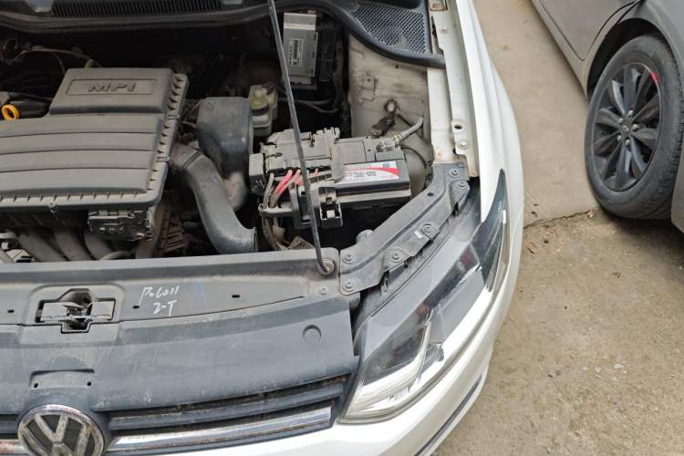 Used Volkswagen Polo 2014 1.4L Manual Comfort Edition Engine Bay Left
