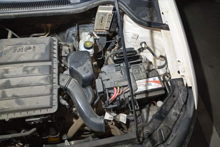 Used Volkswagen Polo 2014 1.4L Automatic Comfort Edition Engine Bay Left