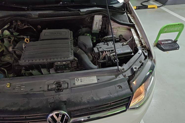 Used Volkswagen Polo 2014 1.6L Automatic Comfort Edition Engine Bay Left
