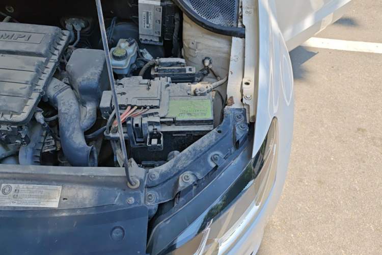Used Volkswagen Polo 2014 1.6L Automatic Comfort Edition Engine Bay Left