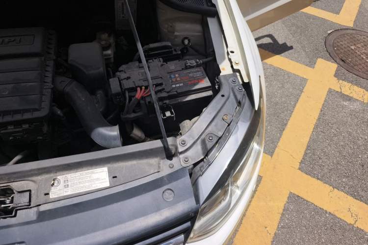 Used Volkswagen Polo 2014 1.4L Automatic Comfort Edition Engine Bay Left