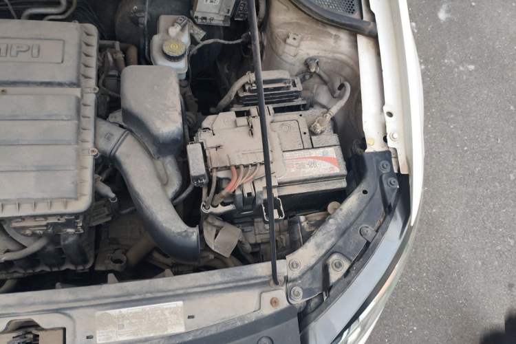 Used Volkswagen Polo 2014 1.4L Automatic Comfort Edition Engine Bay Left