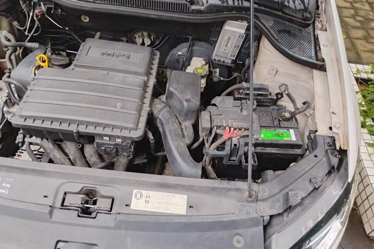 Used Volkswagen Polo 2014 1.6L Automatic Comfort Edition Engine Bay Left