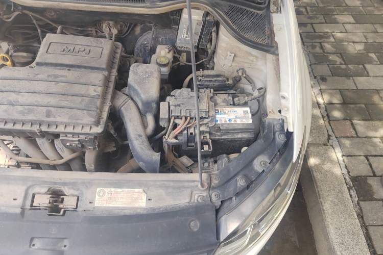 Used Volkswagen Polo 2014 1.6L Automatic Comfort Edition Engine Bay Left