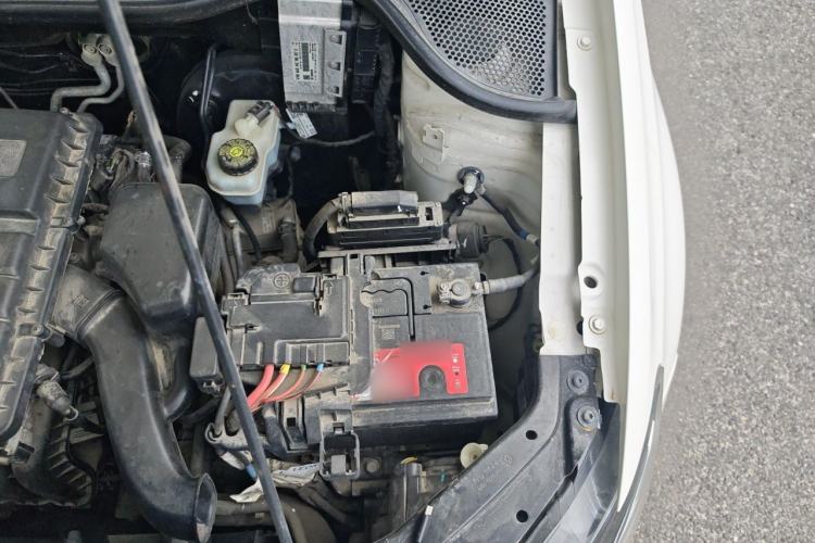 Used Volkswagen Polo 2014 1.6L Automatic Comfort Edition Engine Bay Left