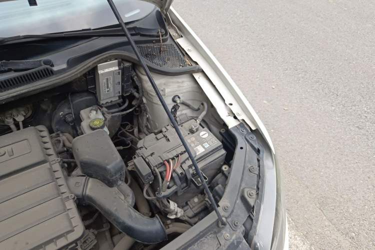 Used Volkswagen Polo 2014 1.4L Manual Fashion Edition Engine Bay Left