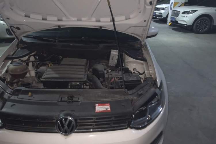 Used Volkswagen Polo 2014 1.6L Automatic Comfort Edition Engine Bay Left