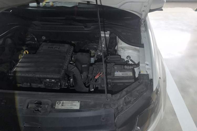 Used Volkswagen Polo 2014 1.4L Automatic Comfort Edition Engine Bay Left