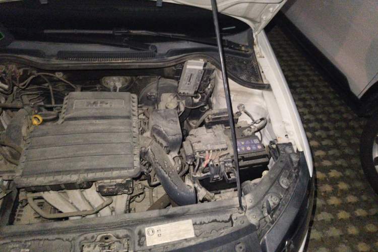 Used Volkswagen Polo 2014 1.6L Automatic Comfort Edition Engine Bay Left