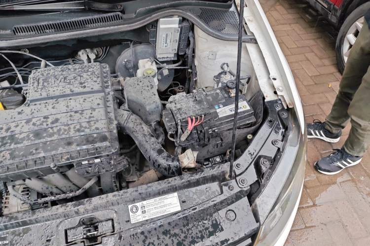 Used Volkswagen Polo 2014 1.4L Manual Fashion Edition Engine Bay Left