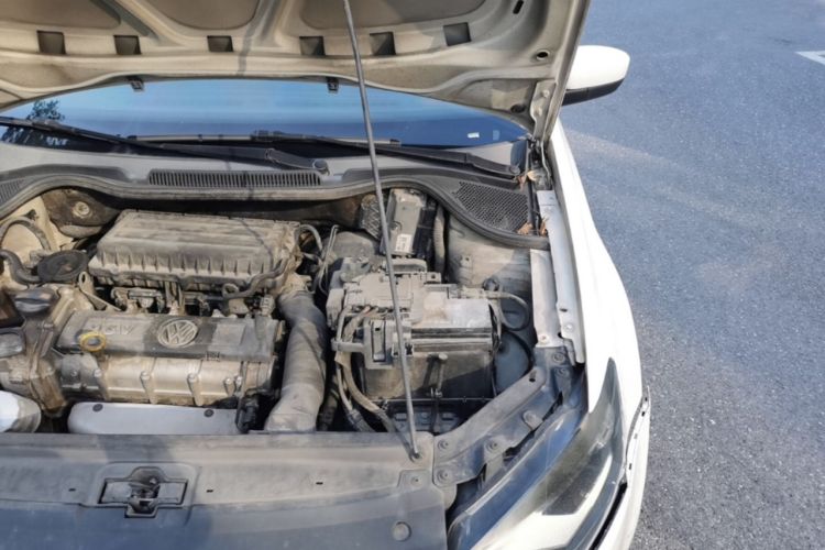 Used Volkswagen Polo 2014 1.6L Automatic Comfort Edition Engine Bay Left