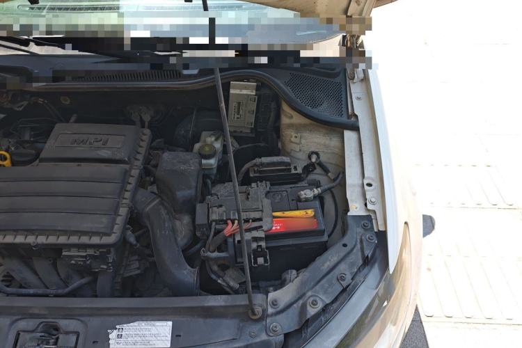 Used Volkswagen Polo 2014 1.6L Automatic Comfort Edition Engine Bay Left
