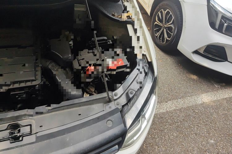 Used Volkswagen Polo 2014 1.6L Automatic Comfort Edition Engine Bay Left