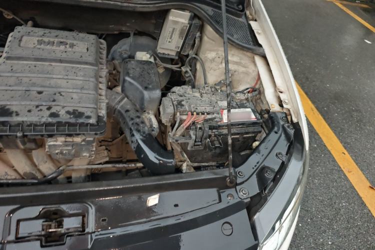 Used Volkswagen Polo 2014 1.4L Manual Comfort Edition Engine Bay Left