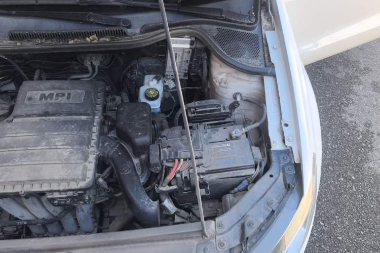 Used Volkswagen Polo 2014 1.4L Automatic Comfort Edition Engine Bay Left