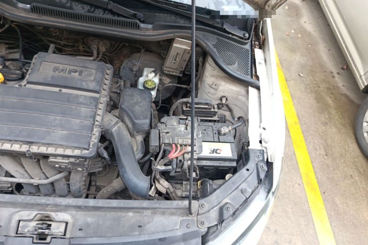 Used Volkswagen Polo 2014 1.6L Automatic Comfort Edition Engine Bay Left