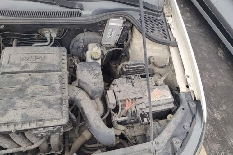Used Volkswagen Polo 2014 1.6L Automatic Comfort Edition Engine Bay Left