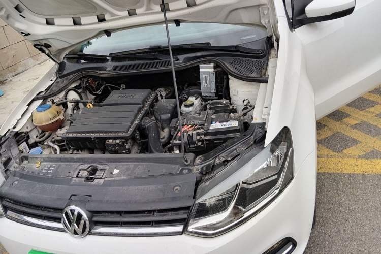 Used Volkswagen Polo 2014 1.6L Automatic Comfort Edition Engine Bay Left