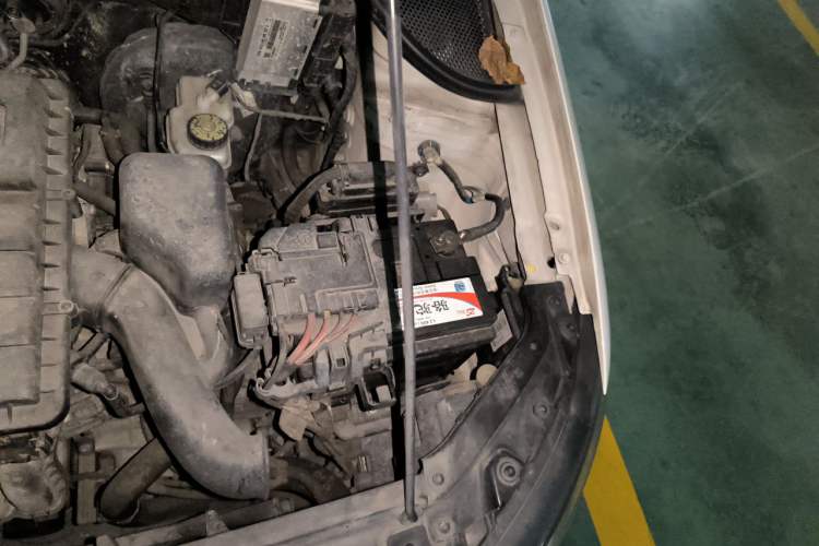 Used Volkswagen Polo 2014 1.6L Automatic Comfort Edition Engine Bay Left