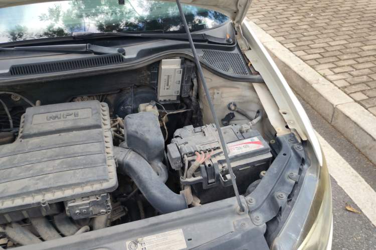 Used Volkswagen Polo 2014 1.4L Manual Fashion Edition Engine Bay Left