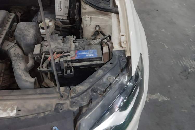 Used Volkswagen Polo 2014 1.4L Manual Fashion Edition Engine Bay Left