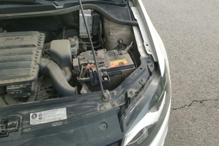 Used Volkswagen Polo 2014 1.4L Manual Fashion Edition Engine Bay Left