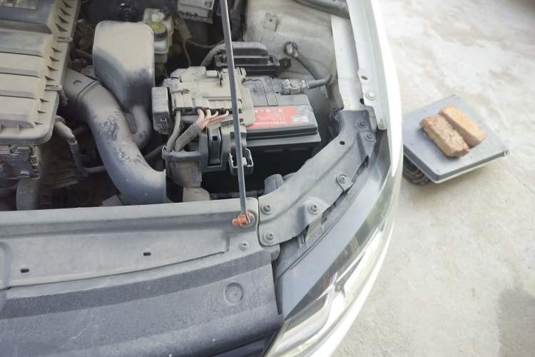 Used Volkswagen Polo 2014 1.6L Automatic Comfort Edition Engine Bay Left