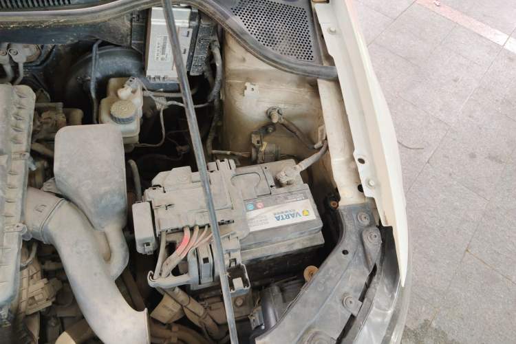 Used Volkswagen Polo 2014 1.4L Manual Comfort Edition Engine Bay Left
